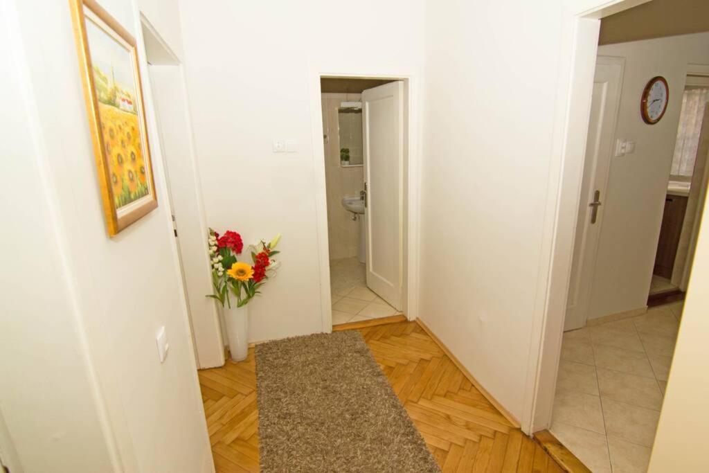 See U In Belgrade Exterior photo